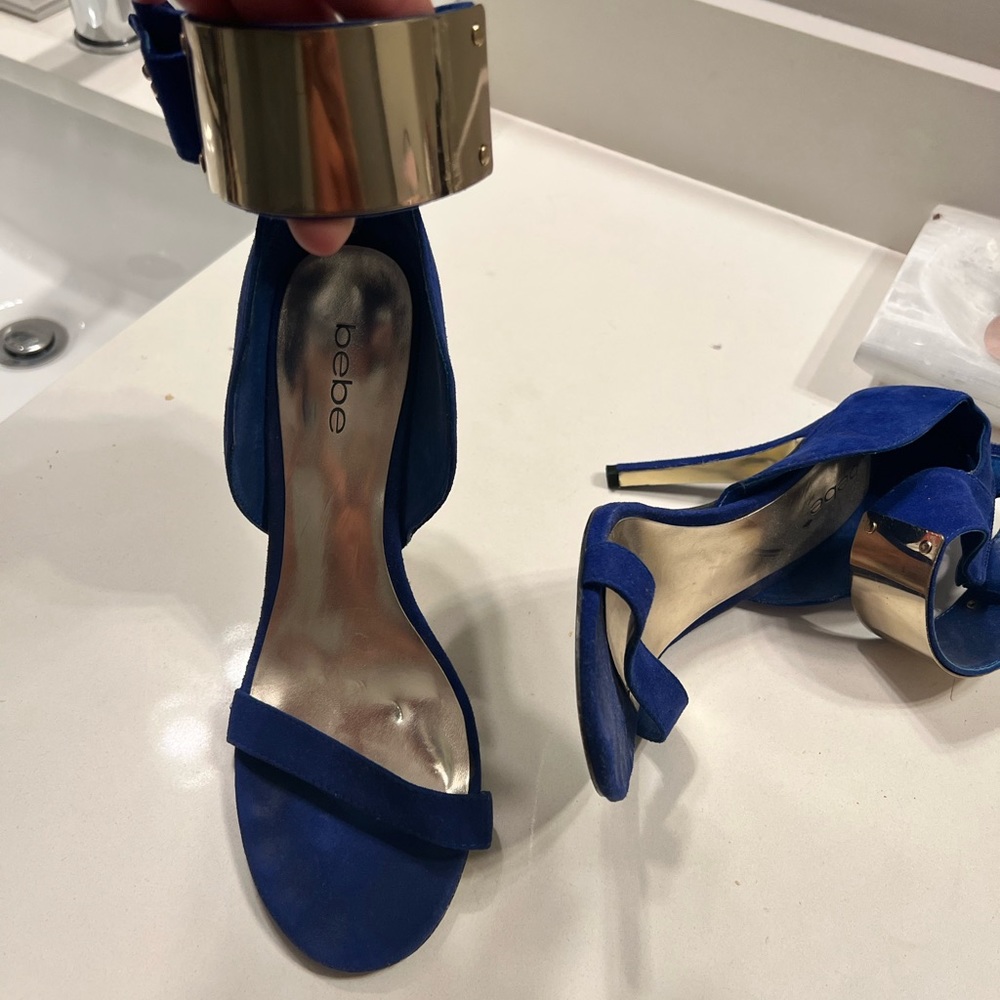 Blue suede Bebe ankle strap with gold plate size 9